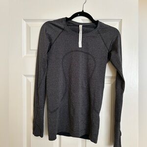 Lululemon, size 6,  Long Sleeves Black with Sparkle, Excellent Condition, RARE